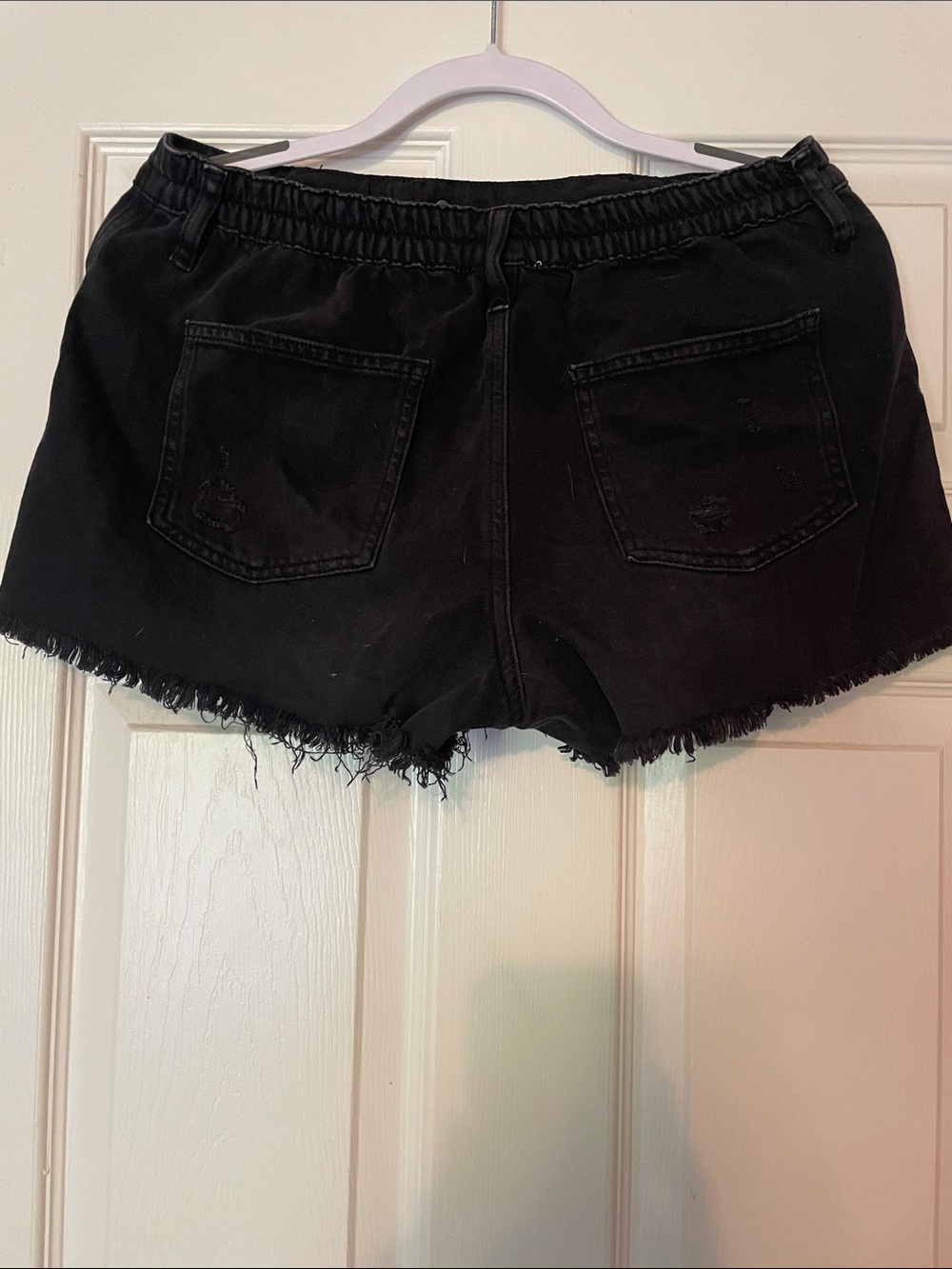 aerie Black Distressed Frayed Hem Denim Shorts - Picture 3 of 3